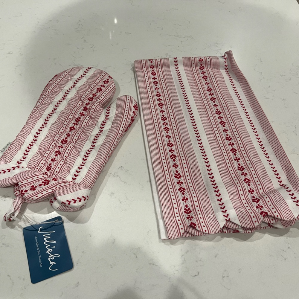 Juliska Villa Stripe Red & White Oven Mitt & Tea Towel, Set NWT